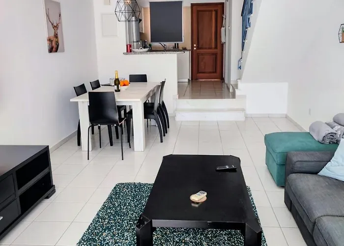 Sunny Paphos Апартаменты Anarita